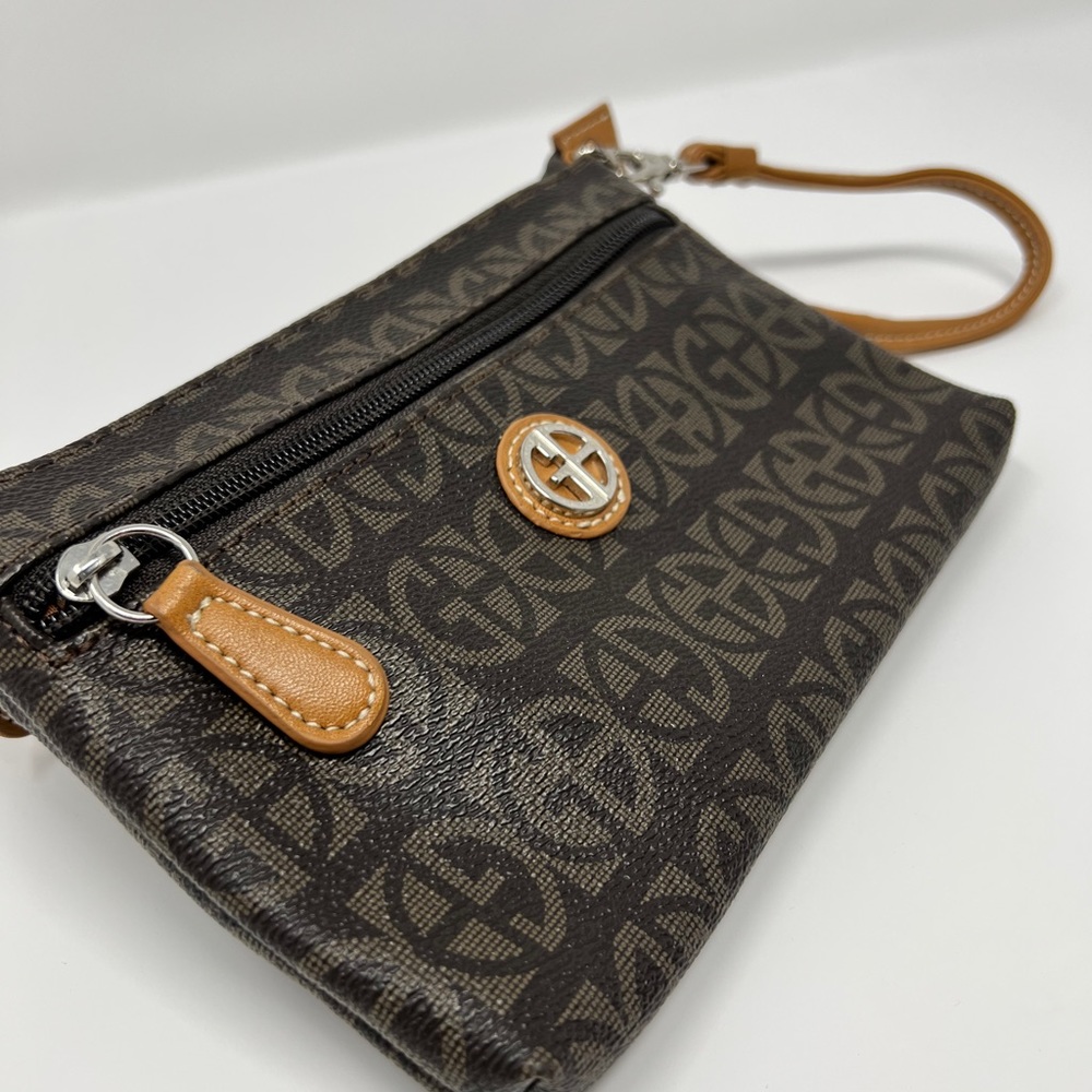 Giani Bernini clutch